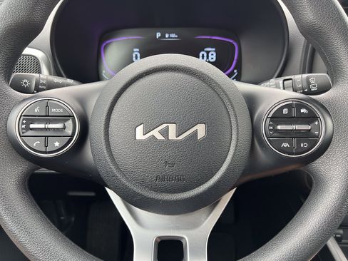 Used 2025 Kia Soul LX w/ LX Technology Package FWD image 16