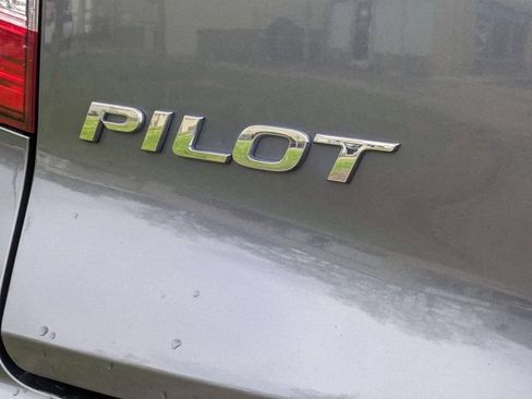 Used 2021 Honda Pilot Touring image 10