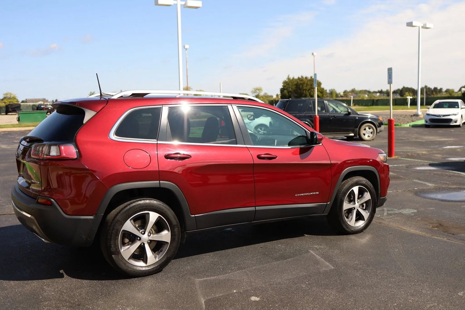 Used 2020 Jeep Cherokee Limited AWD/4WD image 5