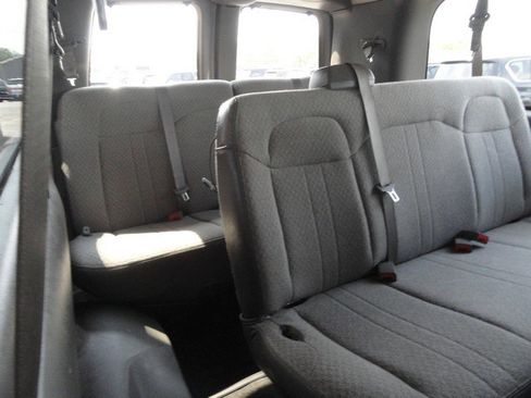 Used 2016 GMC Savana 3500 LT w/ LT Preferred Equipment Group image 14