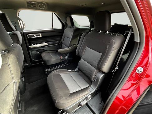 Used 2023 Ford Explorer XLT AWD/4WD image 26