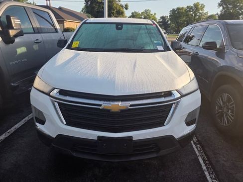 Used 2022 Chevrolet Traverse LS FWD image 2