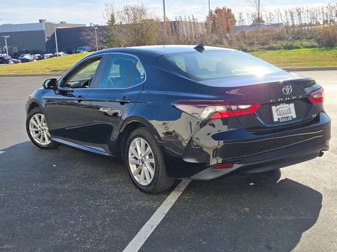 Used 2021 Toyota Camry LE image 14