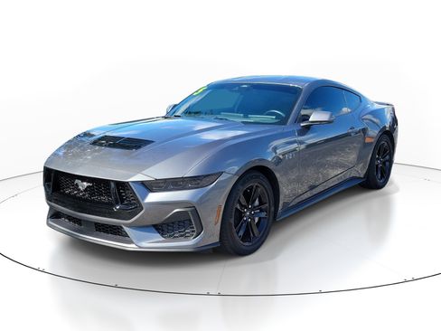 Used 2025 Ford Mustang GT RWD image 3