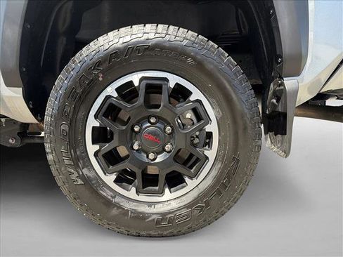 Used 2025 Toyota Tacoma TRD Off-Road AWD/4WD image 9