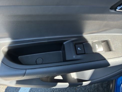 Used 2021 Chevrolet Bolt Premier w/ Infotainment Package FWD image 42
