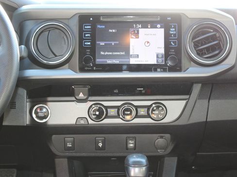 Used 2016 Toyota Tacoma TRD Off-Road image 28