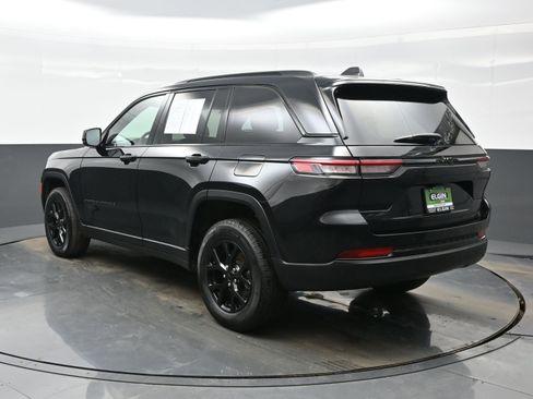 Used 2025 Jeep Grand Cherokee Altitude AWD/4WD image 5