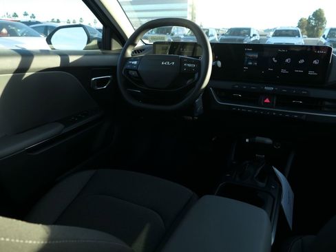 New 2025 Kia K4 LXS image 23