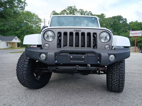 Used 2018 Jeep Wrangler Unlimited Sport AWD/4WD image 3