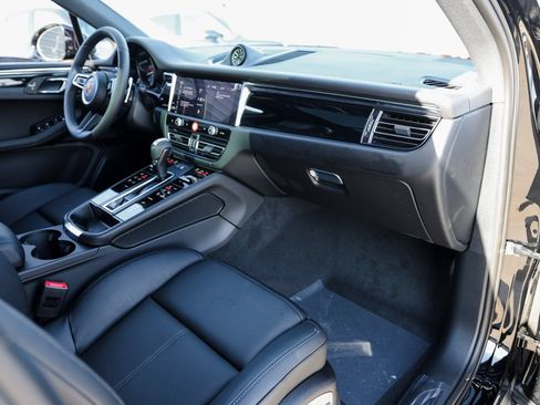 Used 2026 Porsche Macan AWD/4WD image 27