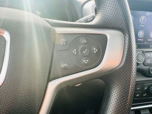 Used 2024 GMC Terrain SLE w/ Driver Convenience Package image 24