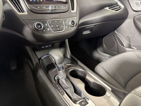 Used 2025 Chevrolet Malibu LT FWD image 16