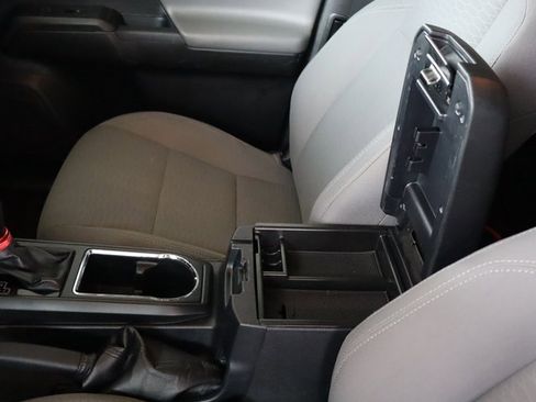 Used 2019 Toyota Tacoma SR image 31