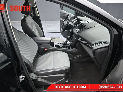 Used 2017 Ford Escape SE w/ Equipment Group 201A AWD/4WD image 29