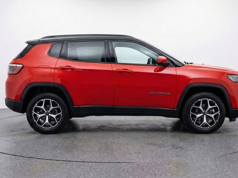 Used 2025 Jeep Compass Limited image 11