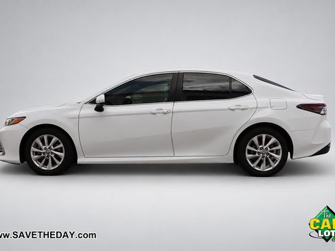 Used 2021 Toyota Camry LE w/ Carpet Mat Package (TMS) FWD image 5
