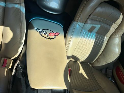 Used 1998 Chevrolet Corvette Convertible w/ Performance Handling Pkg image 31