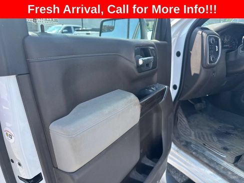 Used 2021 Chevrolet Silverado 1500 LT Trail Boss w/ LPO, Dark Essentials Package AWD/4WD image 12