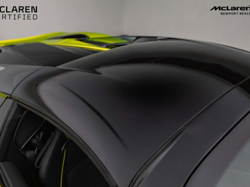 Used 2025 McLaren Artura Spider image 18