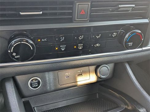 Used 2021 Nissan Rogue S image 24