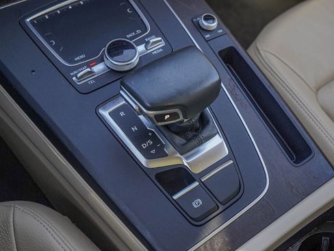 Used 2018 Audi Q5 2.0T Premium Plus w/ Premium Plus Package image 21