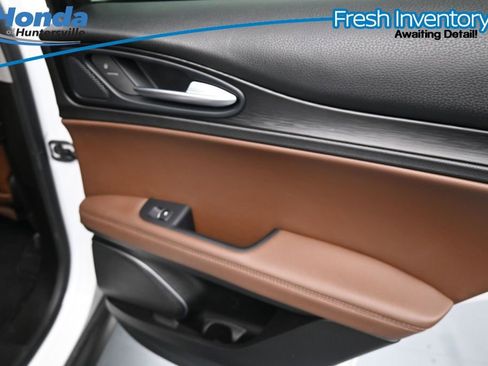 Used 2018 Alfa Romeo Stelvio AWD image 13