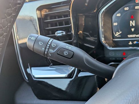 Used 2025 GMC Sierra 3500 SLT image 28