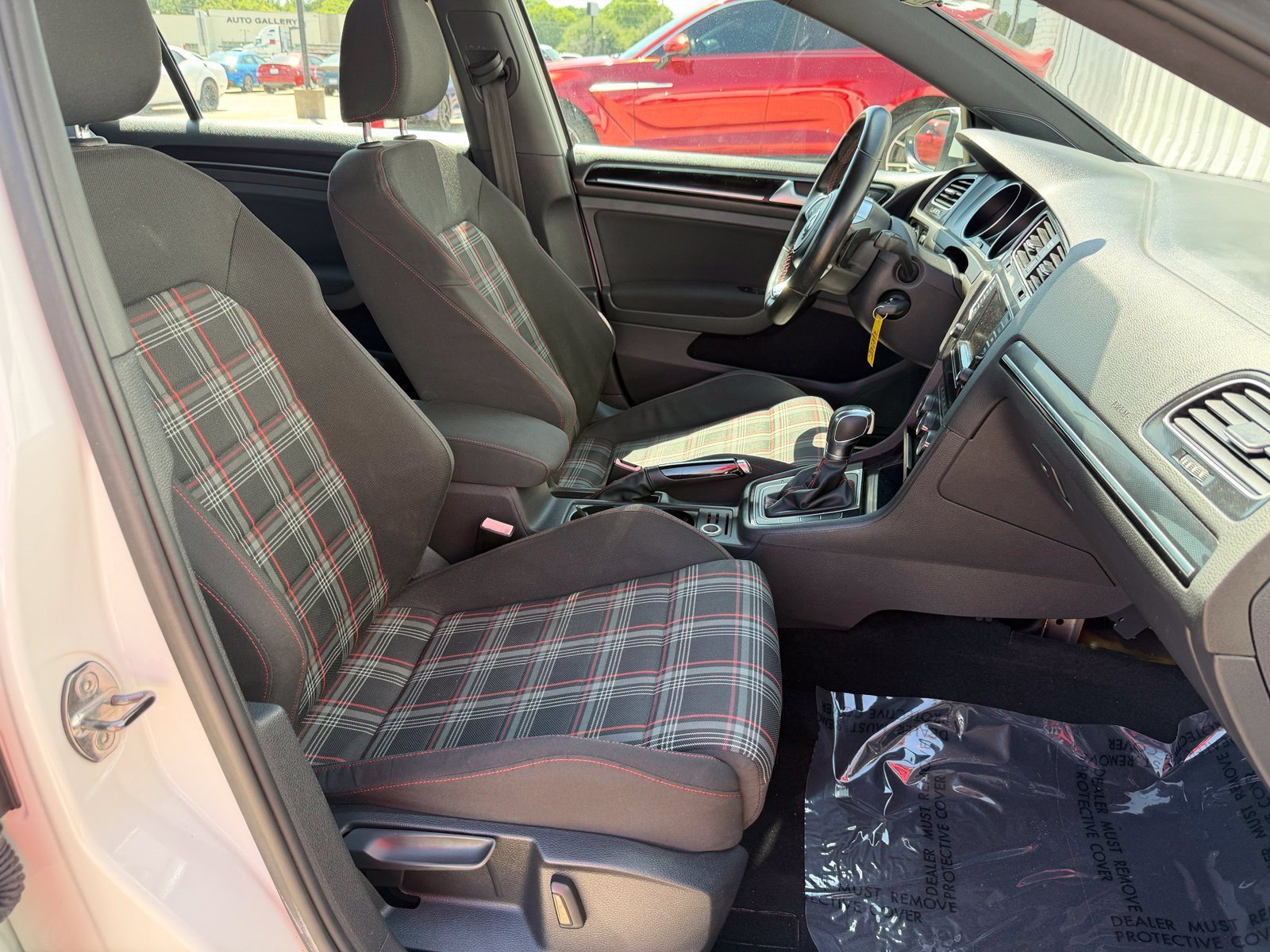 Used 2015 Volkswagen Golf 4-Door FWD image 22