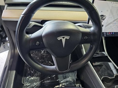 Used 2018 Tesla Model 3 Mid Range RWD image 15