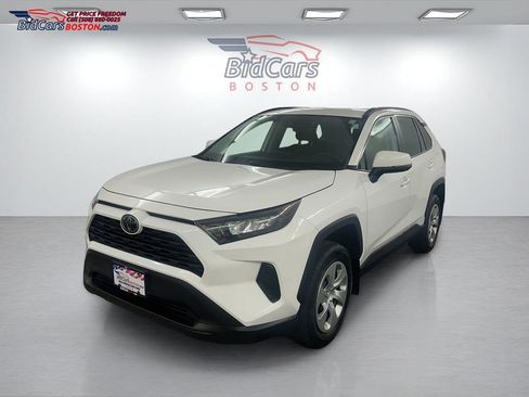 Used 2021 Toyota RAV4 LE AWD/4WD image 1