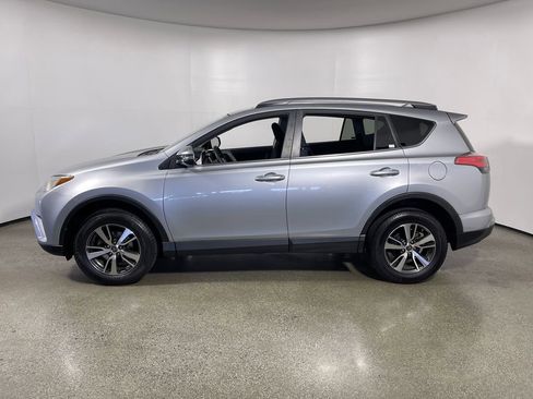 Certified 2018 Toyota RAV4 XLE FWD image 6