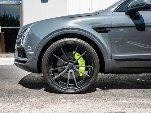 Used 2018 Bentley Bentayga AWD/4WD image 5