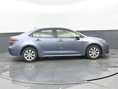 Used 2025 Toyota Corolla LE image 2