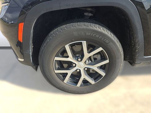 Used 2023 Jeep Grand Cherokee L Limited image 10