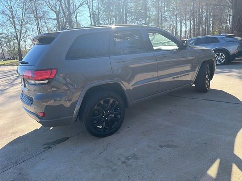 Used 2021 Jeep Grand Cherokee Laredo X image 5