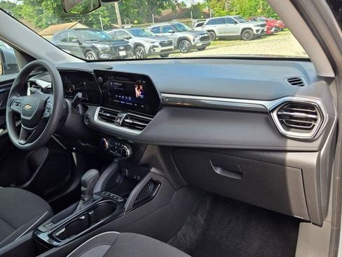Used 2025 Chevrolet TrailBlazer LT AWD/4WD image 27