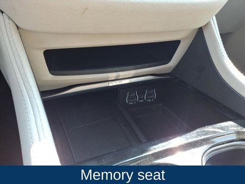 Used 2023 Chrysler Pacifica Limited image 8