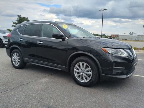 Used 2018 Nissan Rogue SV FWD image 2