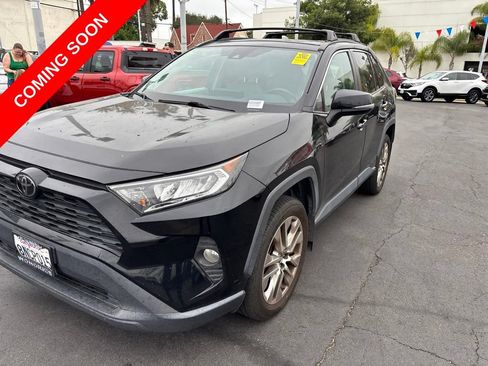 Used 2019 Toyota RAV4 XLE Premium w/ Carpet Mat Package FWD image 9