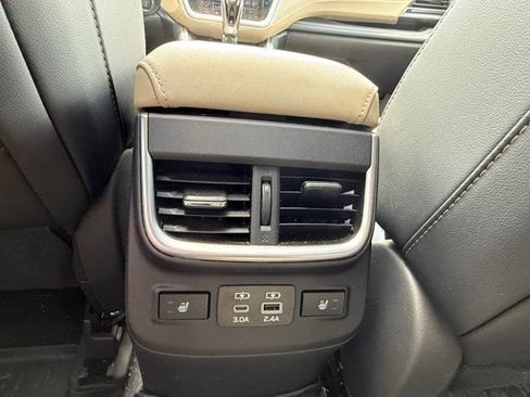 Used 2025 Subaru Outback Limited AWD/4WD image 33