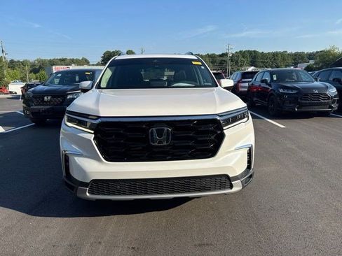 Certified 2023 Honda Pilot Touring image 2