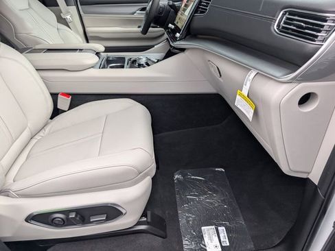 New 2026 Jeep Grand Wagoneer L 2WD image 28