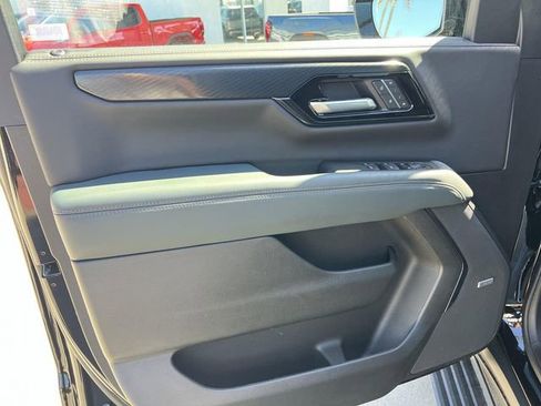 New 2026 GMC Yukon AT4 w/ AT4 Premium Package image 5