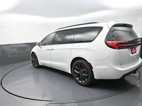 Used 2022 Chrysler Pacifica Limited w/ S Appearance Package AWD/4WD image 50