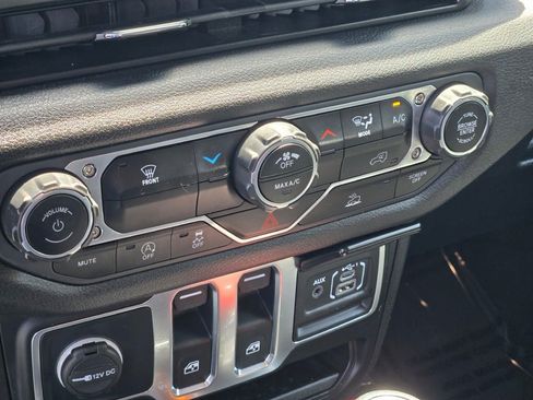 Used 2025 Jeep Wrangler Sport AWD/4WD image 21