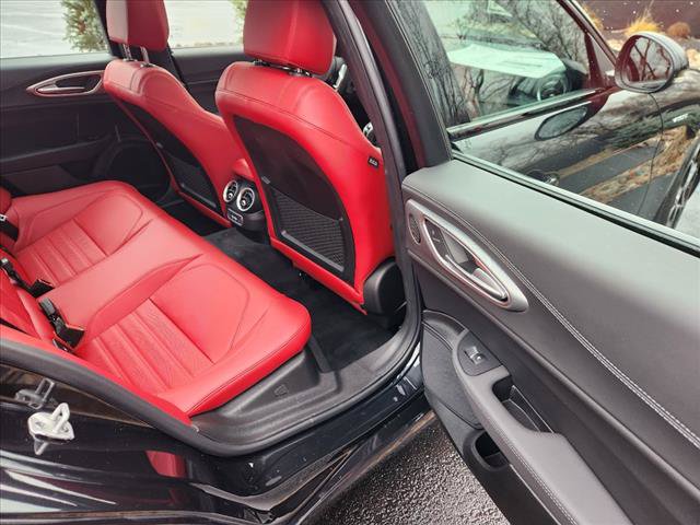 Used 2024 Alfa Romeo Giulia Veloce AWD/4WD image 16
