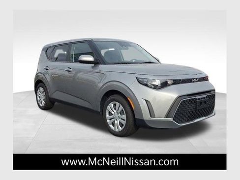 Used 2023 Kia Soul LX image 1