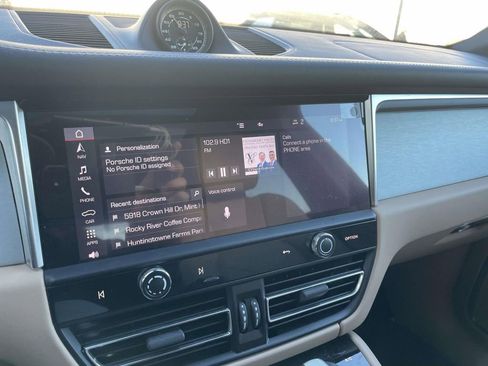 Used 2022 Porsche Macan S image 39