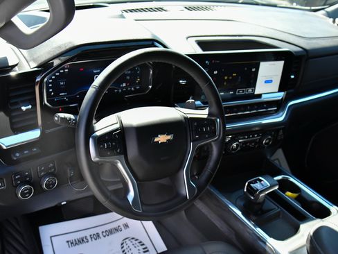 Used 2024 Chevrolet Silverado 1500 LTZ AWD/4WD image 17